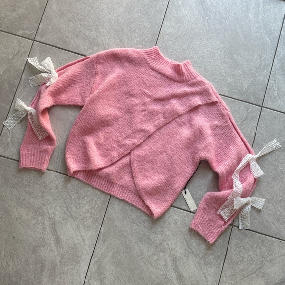 Pink Bow Sweater 🎀 - Picture 1 of 7